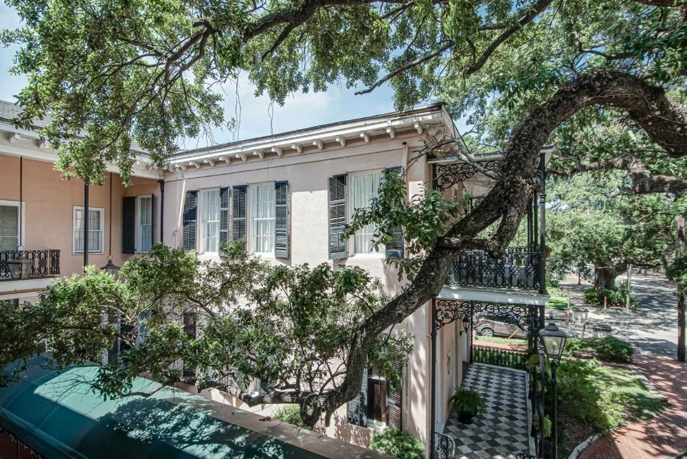 Two Double Beds, Historic W/ Balcony